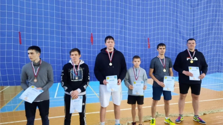 Бадминтонисты СШ № 10 завоевали медали чемпионата Новочебоксарска по бадминтону 26 февраля